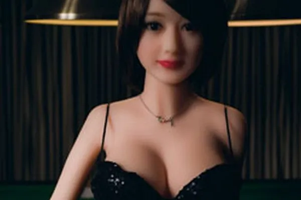 lifelike TPE doll