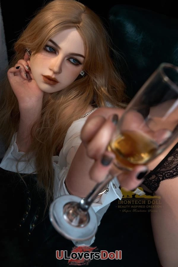 Realistic Sex Doll with Big Butt