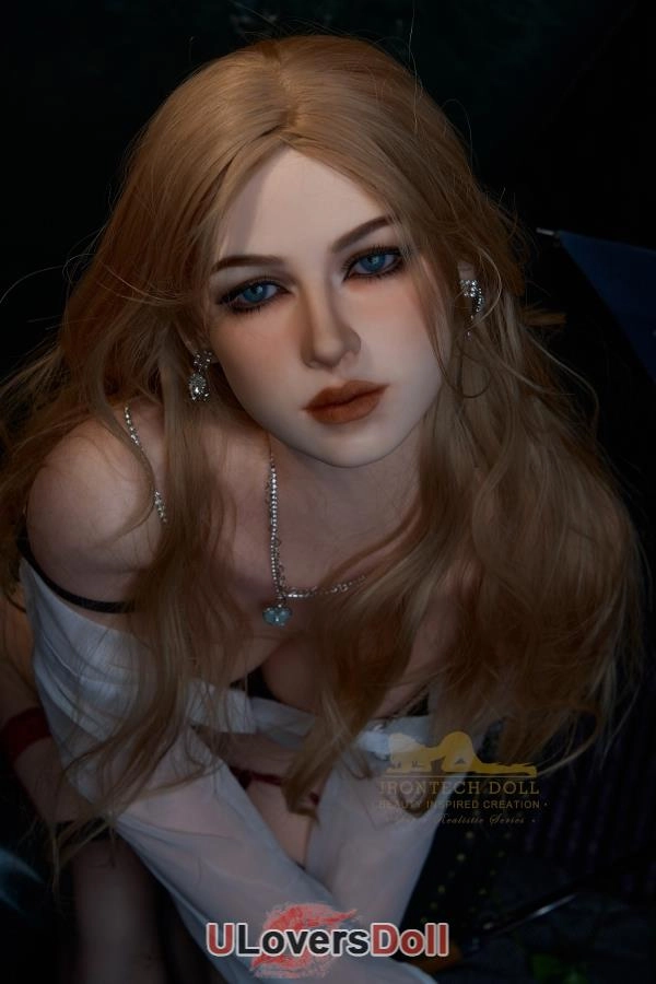 Sexdoll with Big Butt