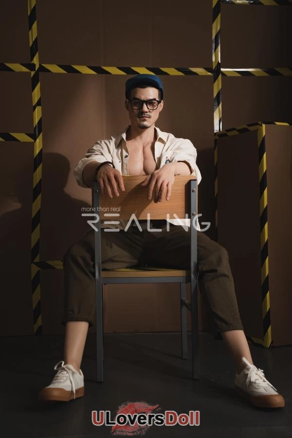 Realing Huge Dick Love Doll