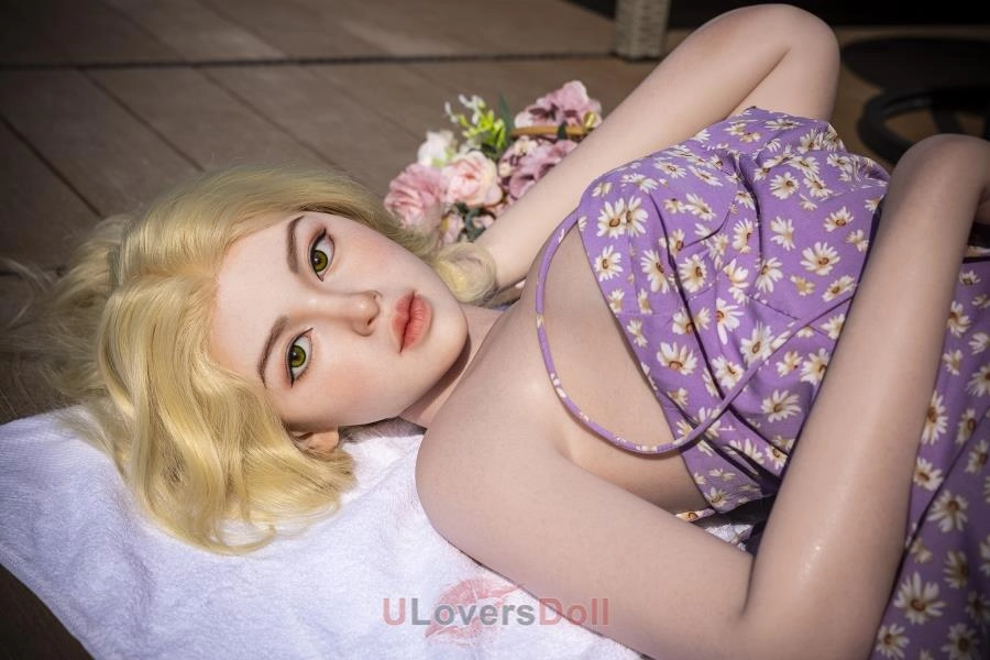 Effective Blonde Sexdoll