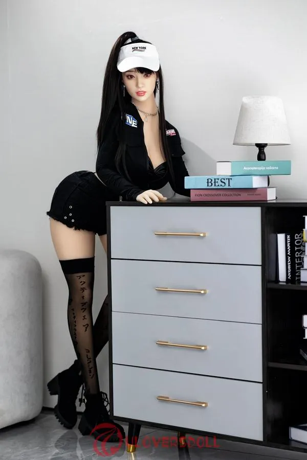 161cm (5ft3) Medium chest 6YE sex doll Nathalie