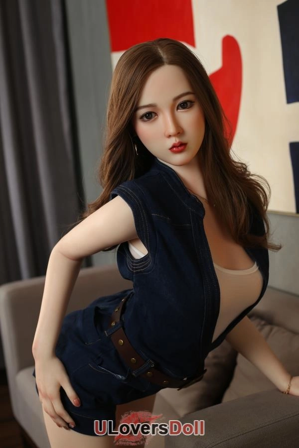 Medium Tits European Dolls