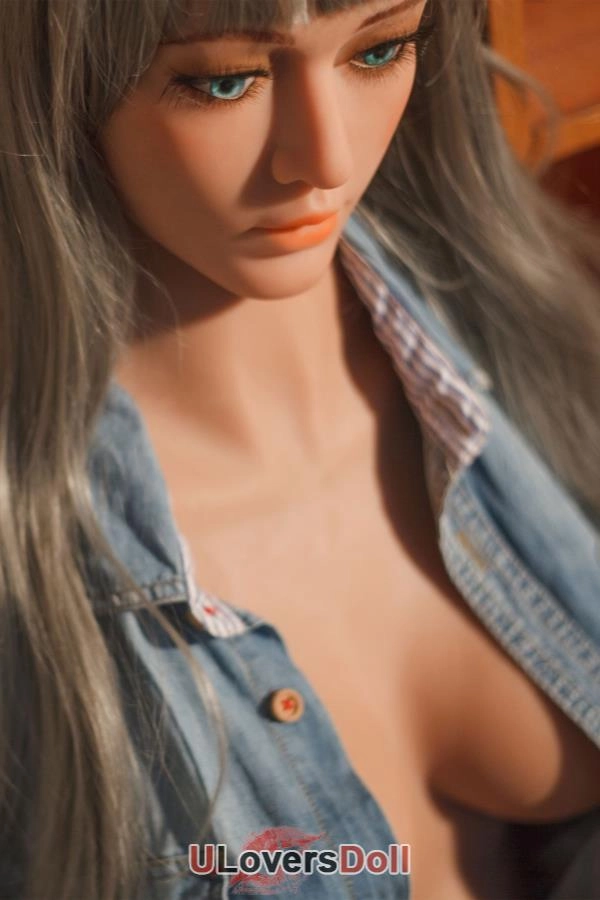 Canadian Style Love Doll