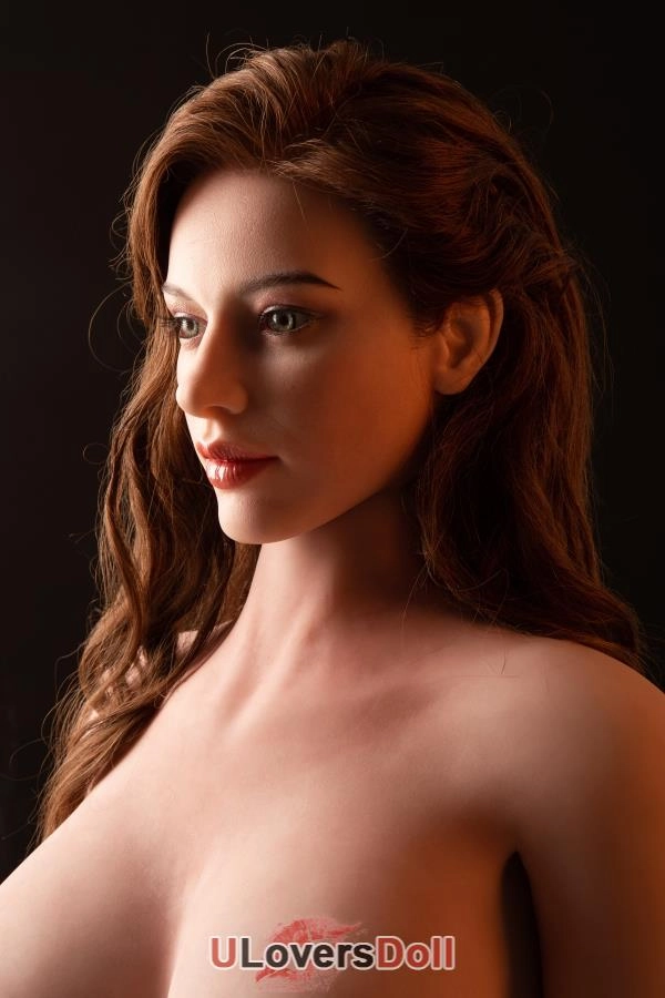 Busty Sexdoll