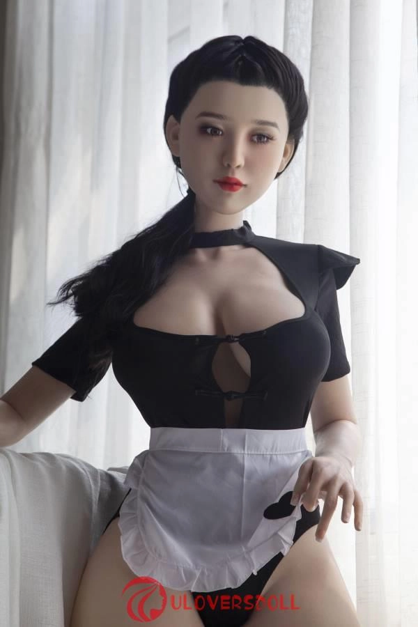 Realing Huge Breast Sexdoll