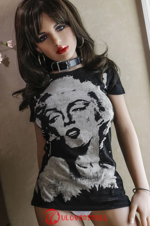 158cm/5ft2 woman having sex with doll vice