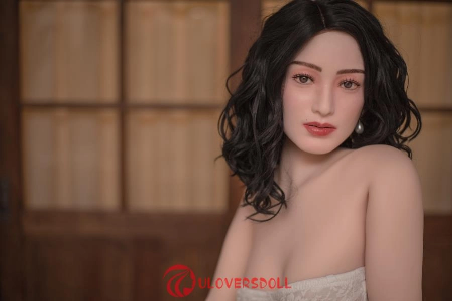 Japanese MILF Love Doll