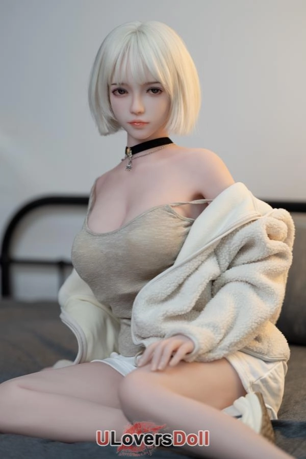 Busty Sexdoll