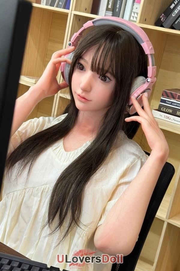 Girl Love Doll