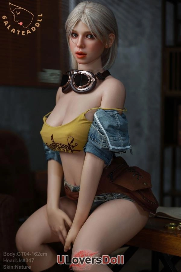 American E-cup Fuck Doll