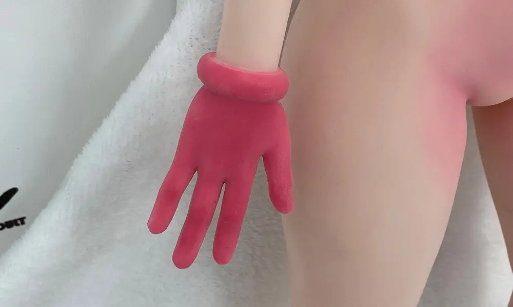 small lola hand