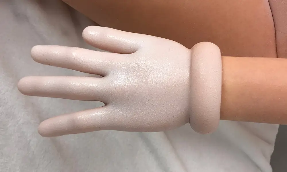 lola hand