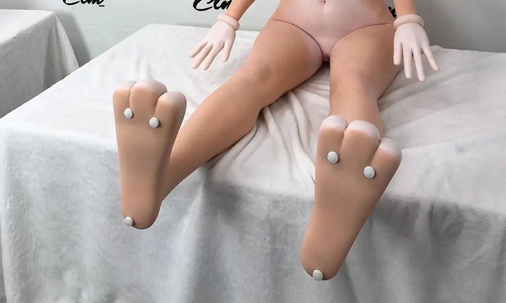 lola feet