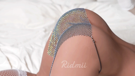 Slap Moaning and Hip Vibration